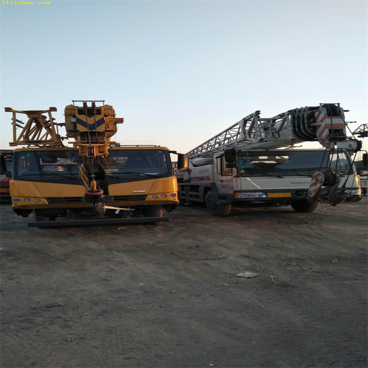 安州吊车吊挖机正确办法